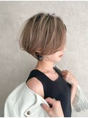 横顔美人ショートカット