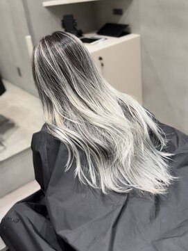 バレイヤージュ/ホワイトシルバー/シャドウルーツ