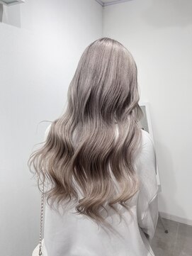 リヴ ヘアサロン(LiV HAIR SALON) ホワイトベージュ