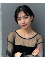 リエル(LIERU)&nbsp;耳掛けショートで綺麗めスタイル