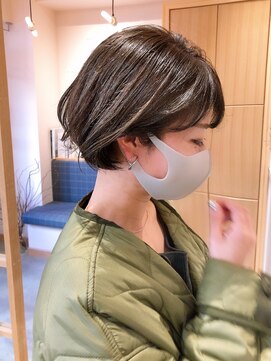 スムーク(smuk) 【 smuk / スムーク 】丸みショートボブ / 赤味消しオリーブ