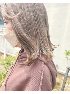 ピカソ こあら店 切りっぱなしボブハイトーンカラー