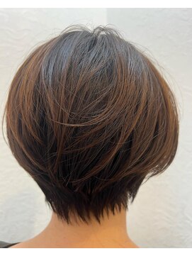 デイトゥデイトゥルーカラーズ(DAY TO DAY true colors) 耳掛け×くびれショート