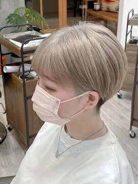 フレリス(FreRis) 刈り上げショート×ホワイトベージュ【守谷/ブリーチ/ホワイト】