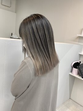 オル('olu) 黒多めベージュバレイヤージュ