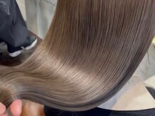 【みんなの憧れ☆ロングスタイル】髪を綺麗に扱いやすく！誰もが振り返る美髪ロングもcarellyならできる♪