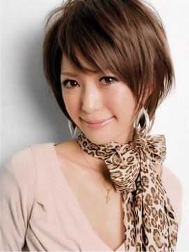 ジェム(GEM) フェザーショート/ホワイトブロンド/くすみベージュ★36