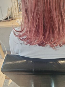 ベベ('BEBE) ピンクカラー ボブ