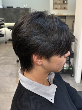 ヒュイル バイ ニアウ(Hwyl by Niau) MEN’S HAIR/センターパート/フェザーパーマ/伊勢崎