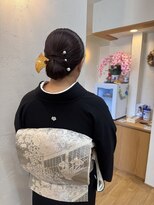 ミルカ(MIRKA)&nbsp;結婚式スタイル 黒留袖 シニヨンヘア 着物