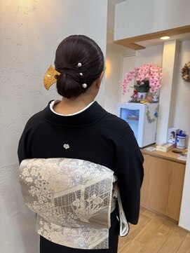 ミルカ(MIRKA) 結婚式スタイル 黒留袖 シニヨンヘア 着物