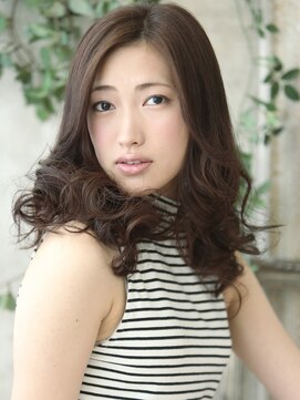 と和×美髪クリニック 巣鴨店 ニュアンシーなゆる髪で今旬のこなれ感を。大人美人カール