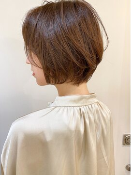 インビテーション(invitation) 動きと束感のある長めハンサムショート