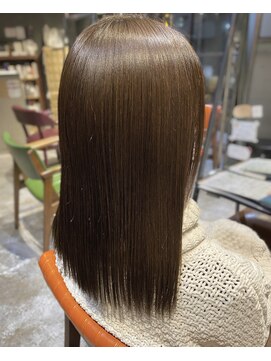 インス(ensue) 艶髪 美髪トリートメント 濡れ髪 カーキベージュ くびれヘア中島