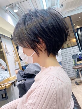 アヴァロン(AVALON) 黒髪大人ショートボブ・流し前髪・前下がり【BISA】