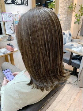 オーシャン(Ocean) [OCEAN Hair&Life藤原純]糸ハイライト×外ハネグレージュカラー