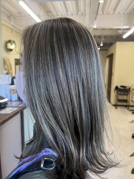 アルファガーデンセカンド(alpha garden second) グレイ系ハイライトカラー