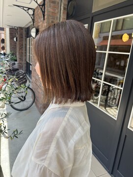 トータルビューティ ジェム バイ ヘアタイム(TOTAL BEAUTY gem by HAIR TIME) ミニボブ ベージュカラー