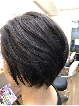 モナ(MONA)の写真/髪と頭皮に優しい高品質な天然100％ヘナを使用◎髪本来の美しさを引き出すことで自然な仕上がりに！