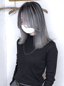 ブレイズヘアー(BLAZEhair) 【クール女子】ホワイトシルバーバレイヤージュ×ブリーチ2回