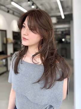アデ オモテサンドウ(ade omotesando) ロングハイレイヤースタイル