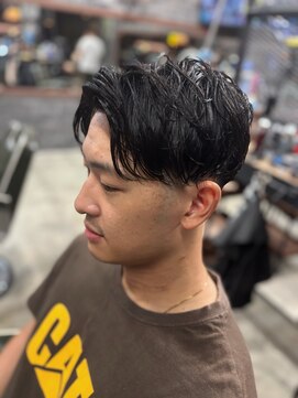 フォーコーナーズカットショップスリーセント 栄(FourCornersCutShop 3/cent) センターパート