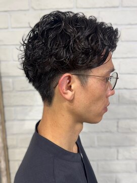リコ 池袋東口店(Liko) 波巻きスパイラルパーマ ツーブロック センターパート 30代 20代