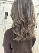 ケンジ 平塚 アネッタ(KENJE annetta)&nbsp;ミディアムヘア/デザインカラー/フェイスフレーミング/平塚