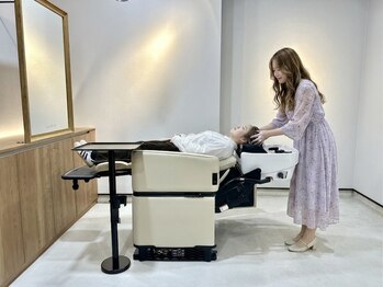 ソードリーフ 久宝寺店(swordlief)の写真/【クリームバス頭浸浴/ウルトラファインバブル】シャンプー移動なしの高級チェアーで癒しの時間を…♪
