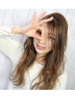 アッシュヘアー ふんわり軽いシアーベージュレイヤースタイル