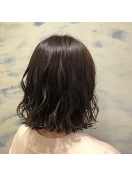 エムズキュラティフ(e'mZ Curatif) 切りっぱなしボブ