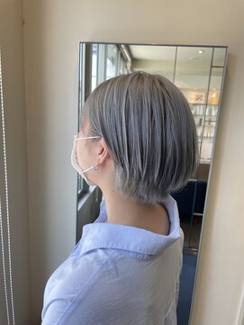 ダブル アンダーバー サロン(W_SALON) 【W_SALON 河原町】アッシュシルバー/ショート