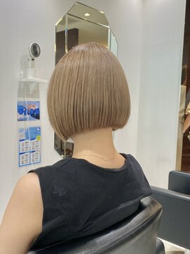 ヴィオットバイサロン(Viot by Salon) 大人かわいいベージュボブ　ブリーチ
