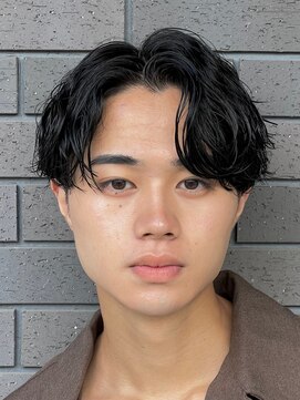 フィフス 渋谷(fifth) ツーブロックアップバングセンターパート波巻きスパイラルパーマ