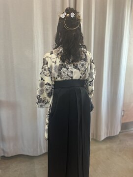 エン(EN) ハーフアップ×袴スタイル(全身)