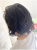 暗髪カラー×ランダムパーマ
