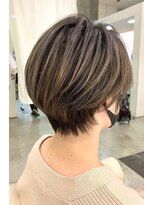 パシフィックダズールバトン(Pacific Dazzle baton)&nbsp;ハイライトレイヤードショートボブ