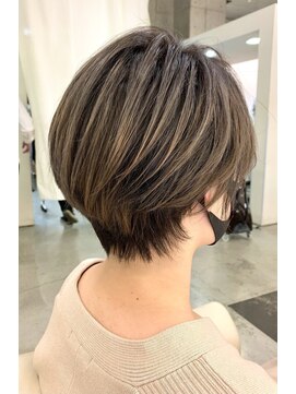 パシフィックダズールバトン(Pacific Dazzle baton) ハイライトレイヤードショートボブ