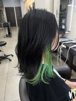 リリ(Liri material care salon by JAPAN)&nbsp;黒髪×グリーンインナーカラーで魅せる個性派スタイル