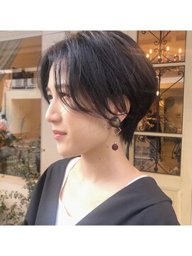 マウロア(MAULOA) "黒髪束感奥行ショート"ayumi