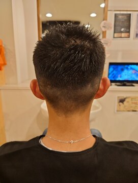 コダマ 茗荷谷店(KODAMA) スキンフェード/アップバング/コンマヘア/眉カット<理容室>