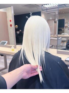 モニカ 原宿店(MONIQA) ホワイトカラー