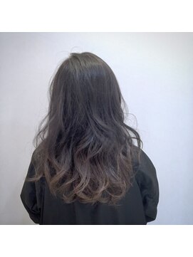 ラヴェ(LAWE.) ダークグレイのグラデーションカラー☆