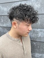 ヒュイル バイ ニアウ(Hwyl by Niau) メンズマッシュパーマスペインカールニュアンスパーマ眉毛