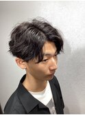 センターパート緩めのツイストスパイラル