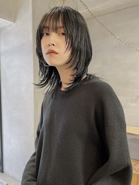 シーカ(siika) ミディアムウルフ/レイヤーウルフ/ウルフカット