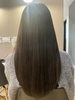 ダスティ 豊科駅前店(Dasty)&nbsp;広がる髪も艶やかストレートへ