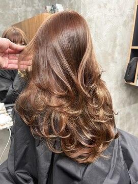 エッセンザ 梅田(ESSENZA) レイヤーカット海外レイヤーミディアムレイヤーレイヤースタイル