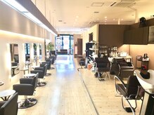 ヘアーズエナジー 彩都店(HAIRS energy)の雰囲気（広々とした店内でゆったり気分）
