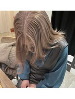 ベージュ
